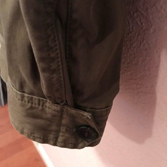 NWOT. Gap Jacket. Excellent Condition. - Picture 7 of 8